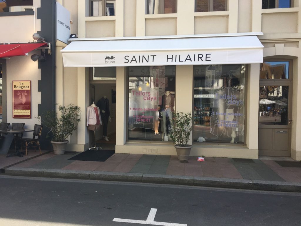 boutique saint hilaire à Deauville avec un nouveau store banne et lambrequin 